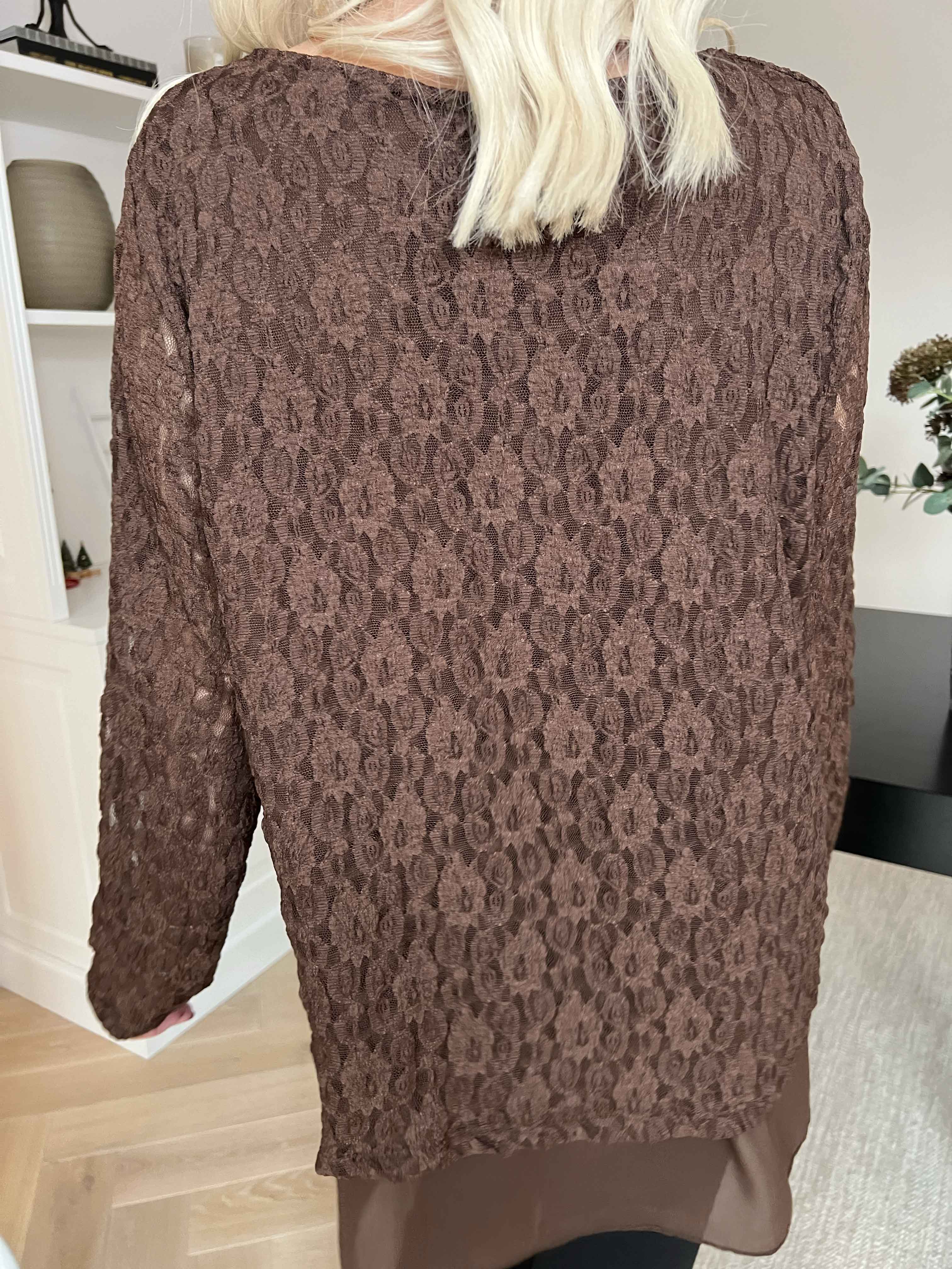 Candidas - Sød blondetunika med chiffonlag